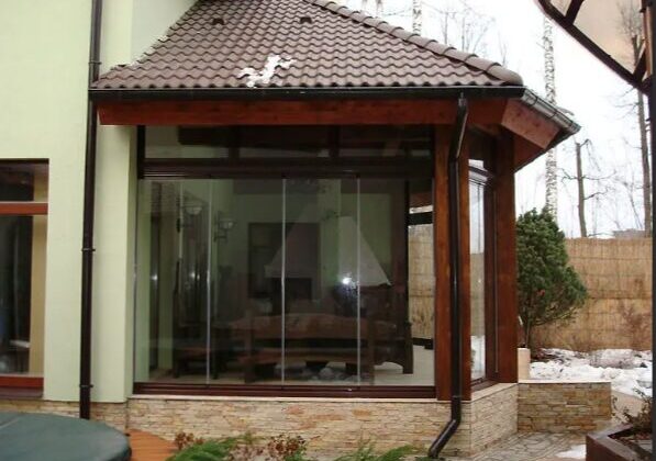 Безрамное остекление балконов и лоджий по ключ в Москве