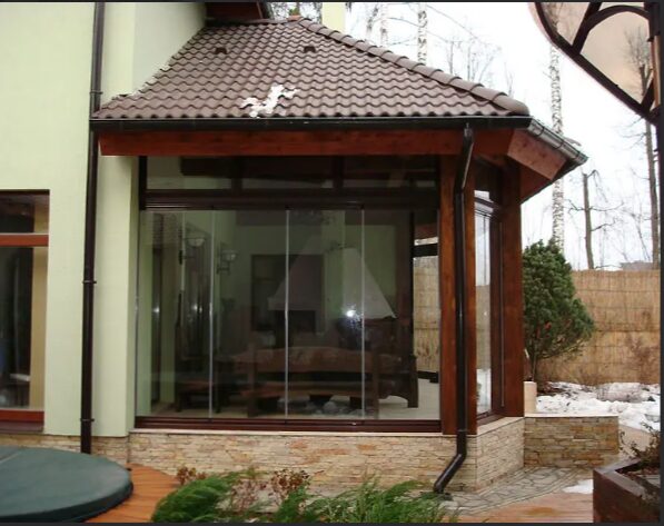 Безрамное остекление балконов и лоджий по ключ в Москве