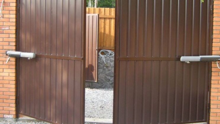 Автоматические ворота и навесы в Пушкино: как выбрать идеальную конструкцию «под ключ» для вашего дома